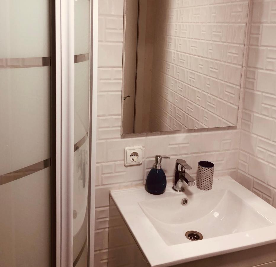 Le Petit Caprice Apartment Харо Екстериор снимка